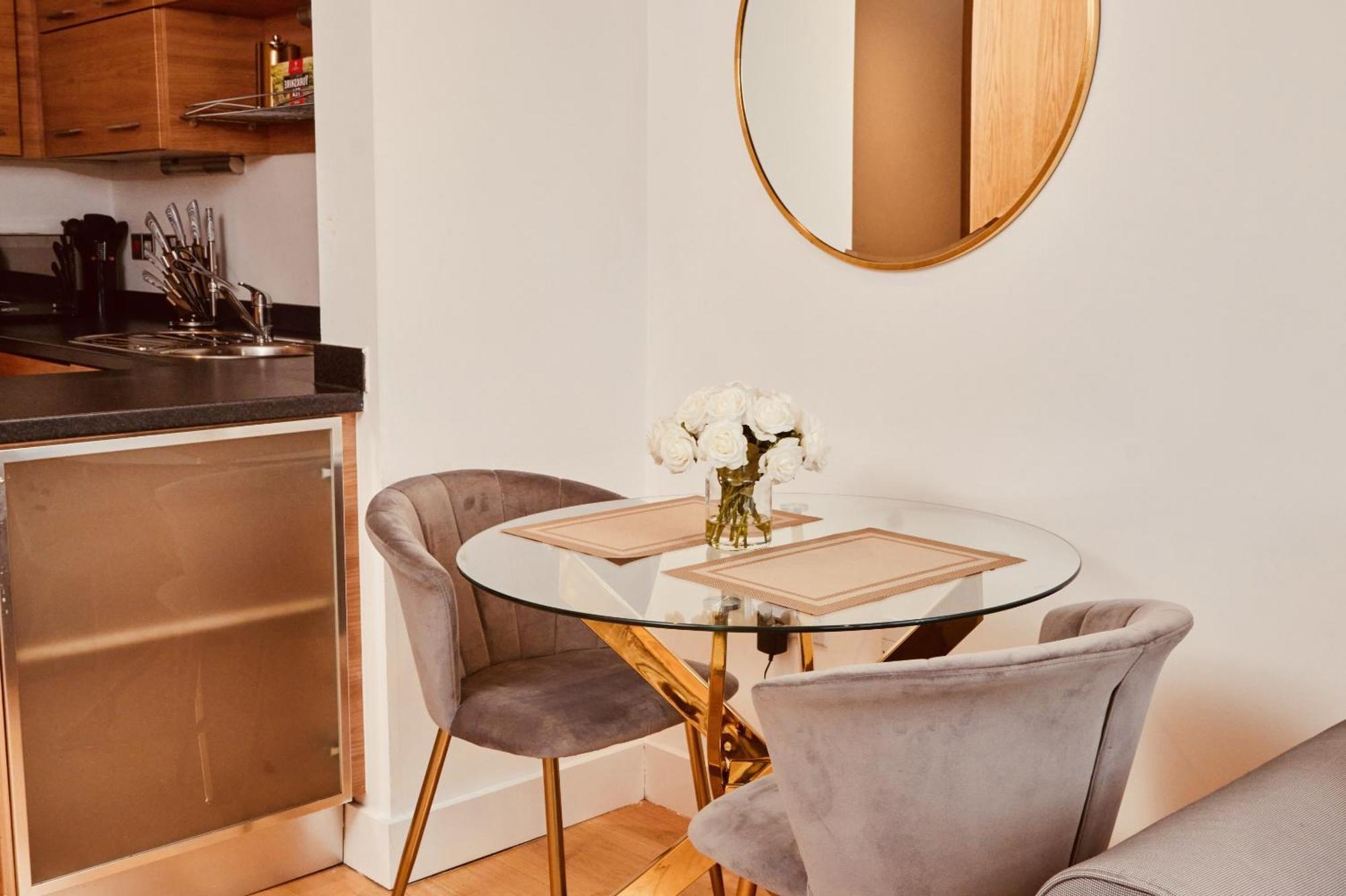 Deluxe City Apt, River Canal View& Free Parking! 리즈 외부 사진