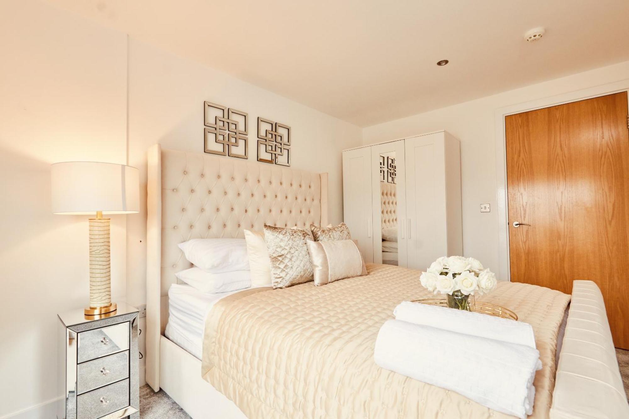 Deluxe City Apt, River Canal View& Free Parking! 리즈 외부 사진